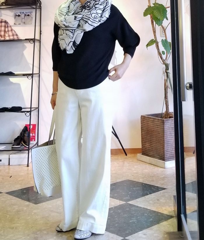 白いワイドパンツ 柔らかデニムの綺麗めコーディネート | 50代からのファッション セレクトショップネオのブログ