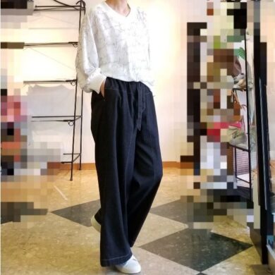 ワイドなのに細く見える大人のブラックデニムのワイドパンツ 50代からのファッション セレクトショップネオのブログ